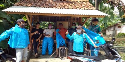 Penyemprotan Cairan Desinfektan di Desa Pondokgebangsari
